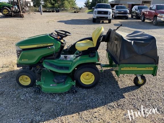 Image of John Deere X390 equipment image 1
