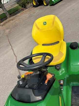 Image of John Deere X390 equipment image 4