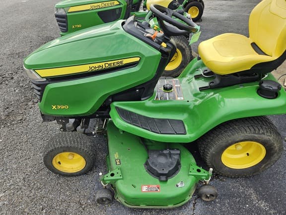 Image of John Deere X390 equipment image 1