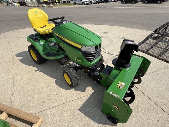Image of John Deere X390 equipment image 3