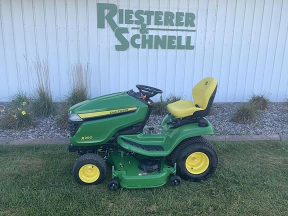 Image of John Deere X390 equipment image 1