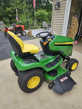 Image of John Deere X390 equipment image 3