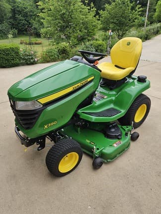 Image of John Deere X390 equipment image 1