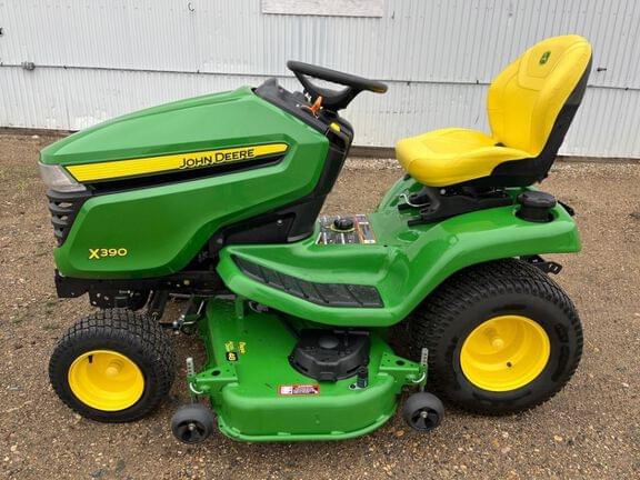 Image of John Deere X390 equipment image 1