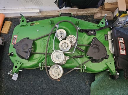 Image of John Deere X394 equipment image 4