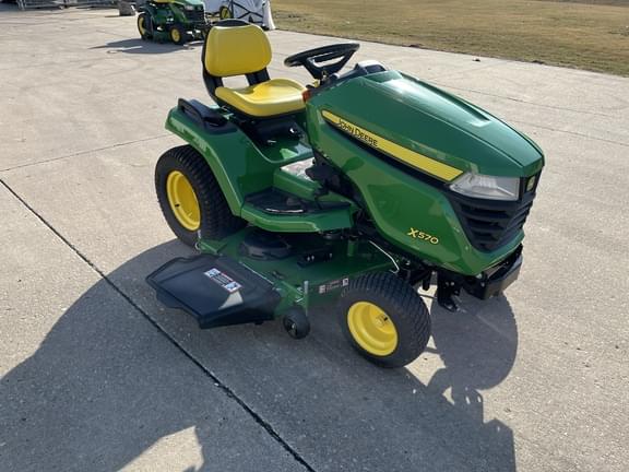 Image of John Deere X570 equipment image 3