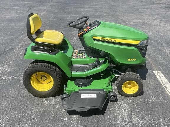 Image of John Deere X570 equipment image 1