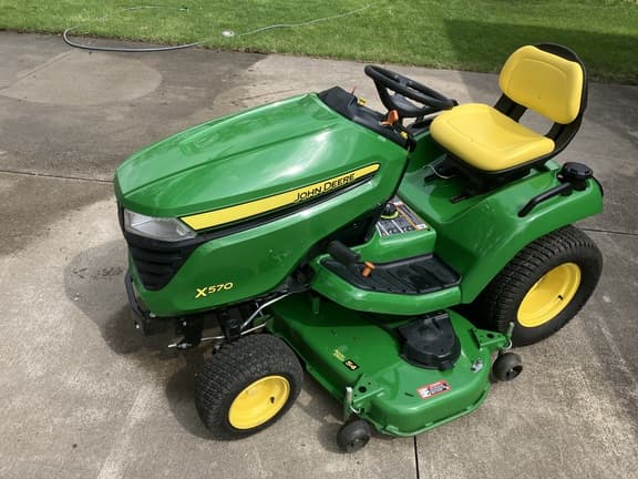 Image of John Deere X570 equipment image 4