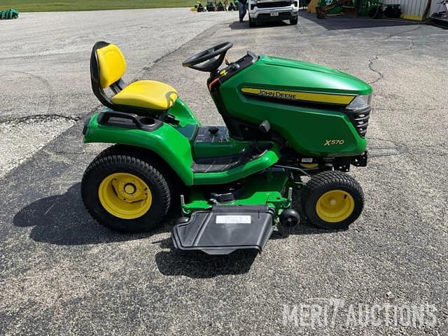 Image of John Deere X570 equipment image 3
