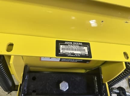 Image of John Deere X580 equipment image 2