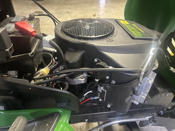 Image of John Deere X580 equipment image 1