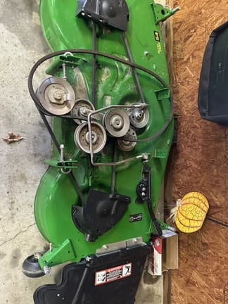 Image of John Deere X580 equipment image 3