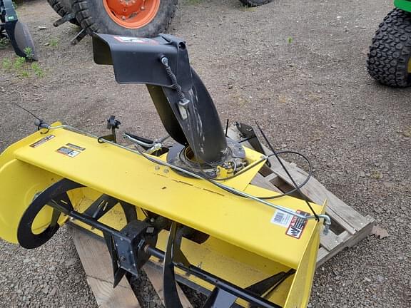 Image of John Deere X580 equipment image 2