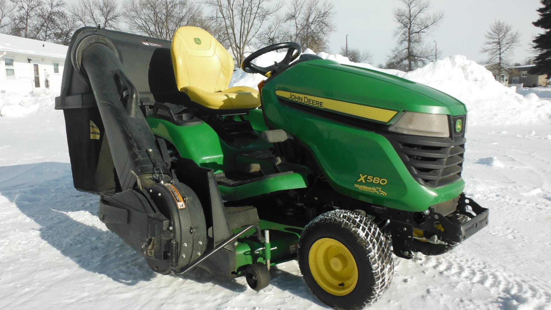 2023 John Deere X580 Equipment Image0