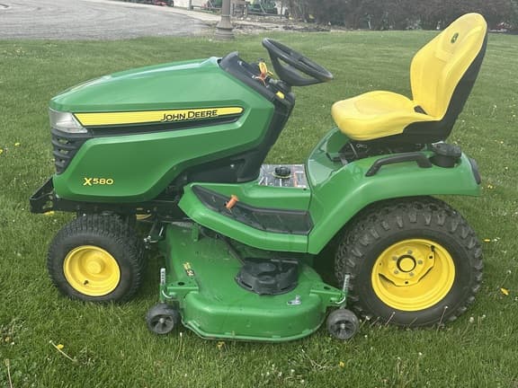 Image of John Deere X580 equipment image 3