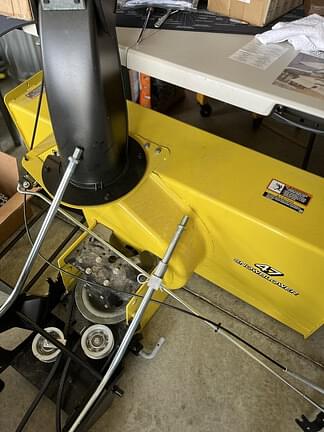 Image of John Deere X580 equipment image 4