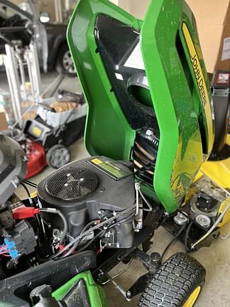 Image of John Deere X580 equipment image 2