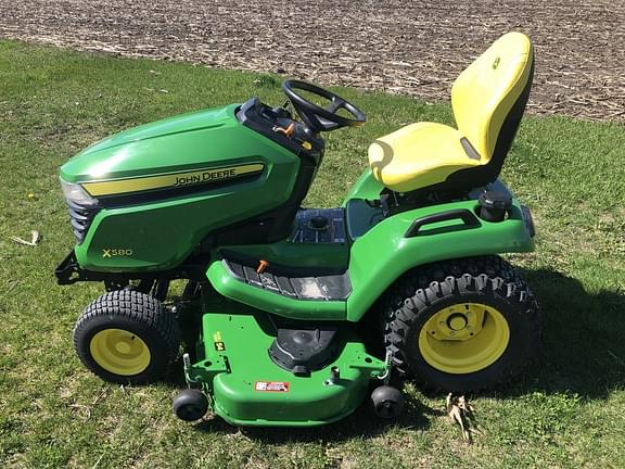 Image of John Deere X580 equipment image 1