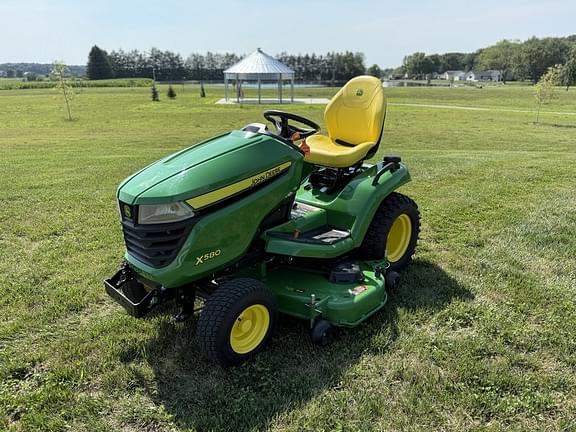 Image of John Deere X580 equipment image 1