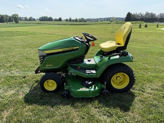 Image of John Deere X580 equipment image 2