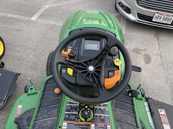 Image of John Deere X580 equipment image 4