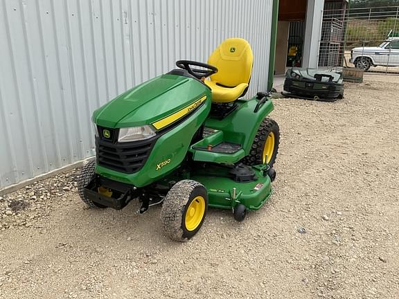 Image of John Deere X590 equipment image 3