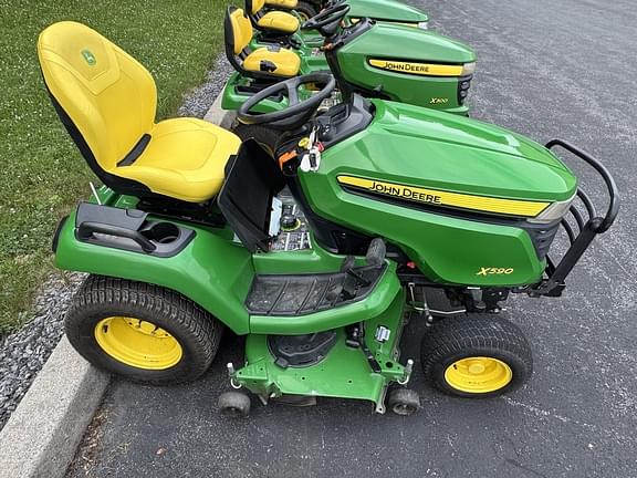 Image of John Deere X590 equipment image 3