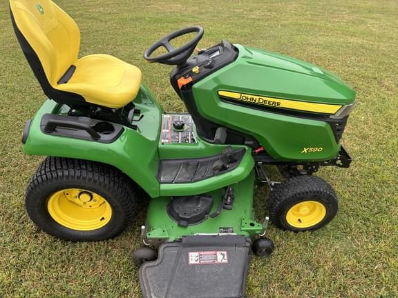 Image of John Deere X590 equipment image 4