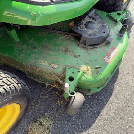 Image of John Deere X590 equipment image 3