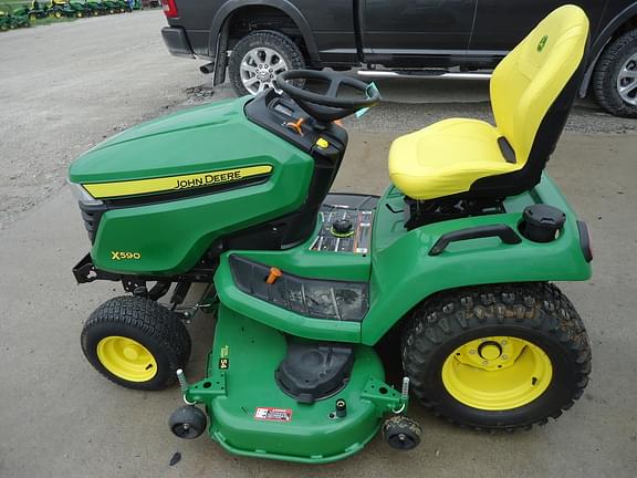 Image of John Deere X590 equipment image 1