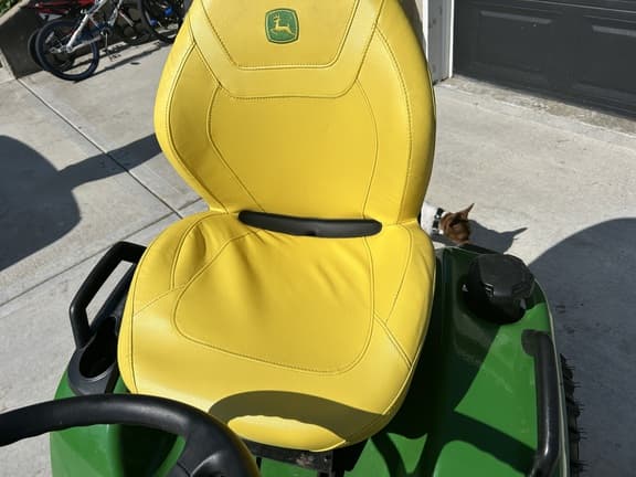 Image of John Deere X590 equipment image 4