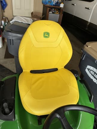 Image of John Deere X590 equipment image 4