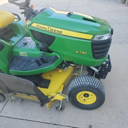 Image of John Deere X730 equipment image 3