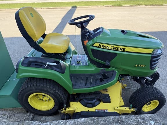 Image of John Deere X730 equipment image 4