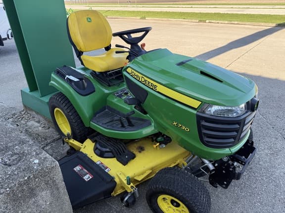 Image of John Deere X730 equipment image 2