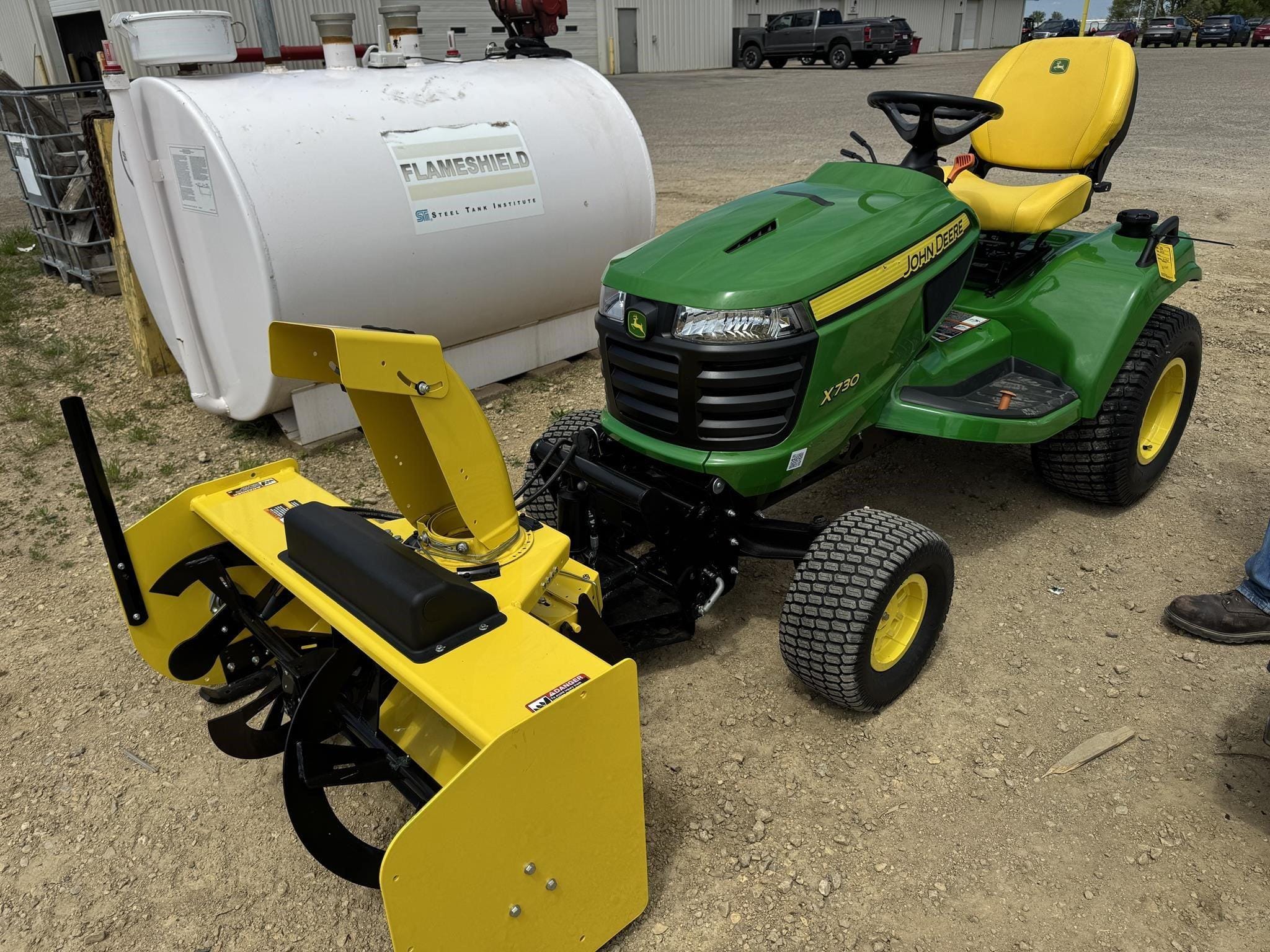 2023 John Deere X730 Equipment Image0