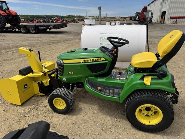 Image of John Deere X730 equipment image 3