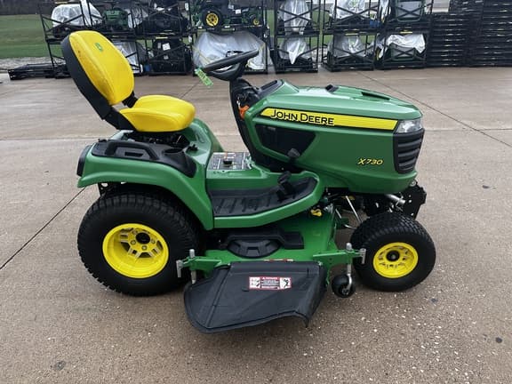 Image of John Deere X730 equipment image 3