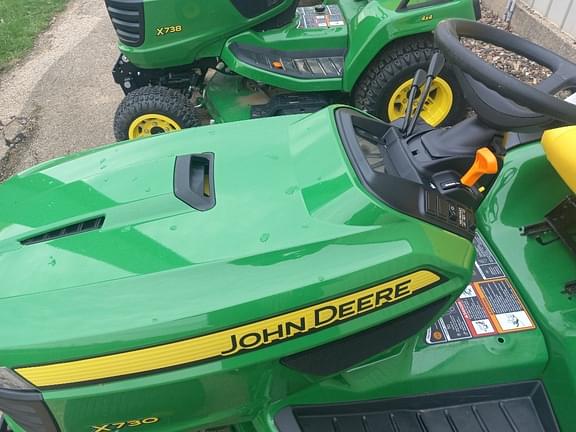 Image of John Deere X730 equipment image 4