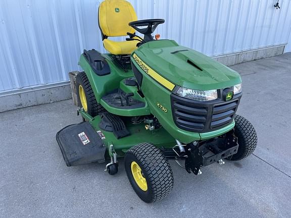 Image of John Deere X730 equipment image 1