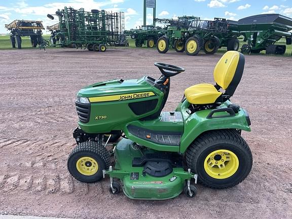 Image of John Deere X730 equipment image 4