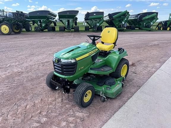 Image of John Deere X730 equipment image 3