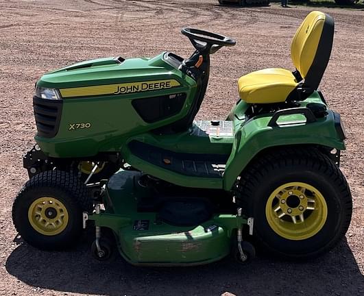 Image of John Deere X730 equipment image 4