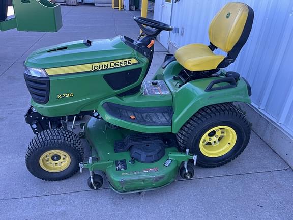 Image of John Deere X730 equipment image 4