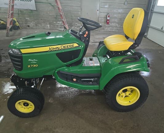 Image of John Deere X730 equipment image 2