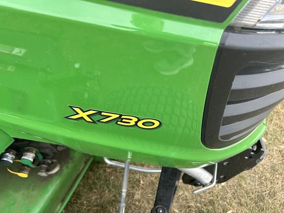 Image of John Deere X730 equipment image 3