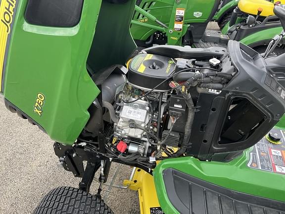 Image of John Deere X730 equipment image 2