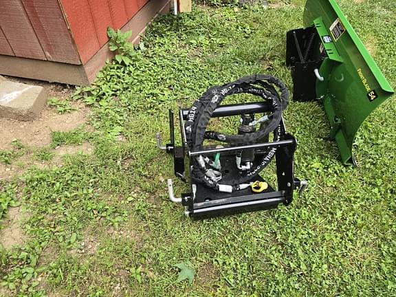 Image of John Deere X730 equipment image 4