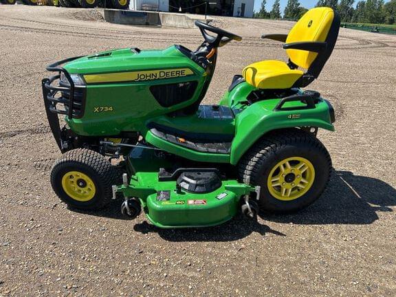 Image of John Deere X734 equipment image 1