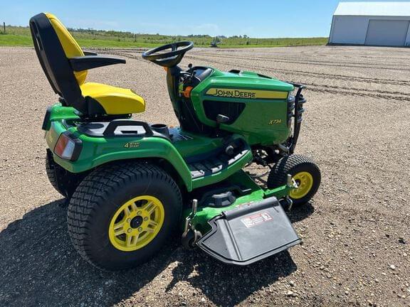 Image of John Deere X734 equipment image 4